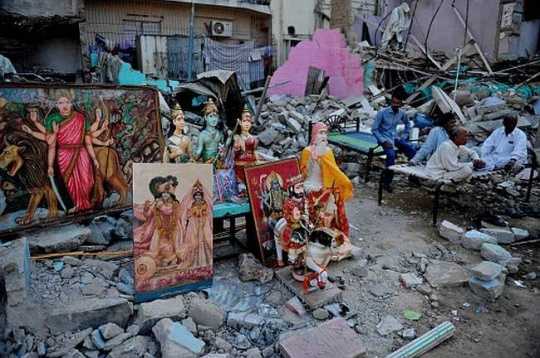 पाकिस्तान में मरम्मत के नाम पर तोड़ा गया हिंदू मंदिर!