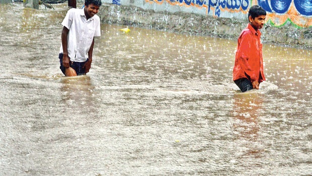 आंध्र प्रदेश और तेलंगाना में कुछ दिनों से भारी बारिश 
