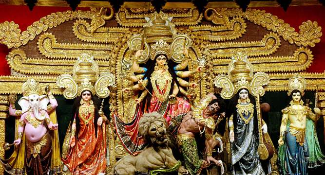 दुर्गापूजा: बंगाल के लोगों में पूजा की इतनी खुशी होती है जैसे घर में शादी…