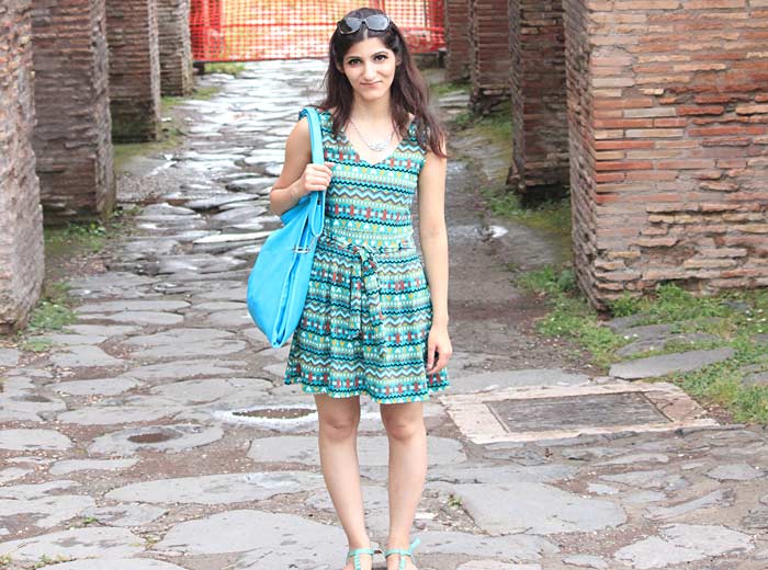 shilpa_ahuja_travel_summer_look_outfit_rome_italy_green_dress_bag_sandal_turquoise