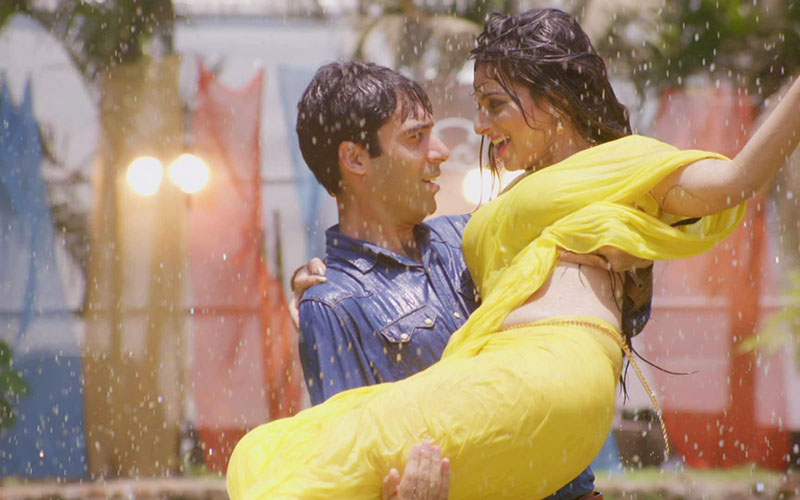 Songs that you can listen with your BAE during Monsoon