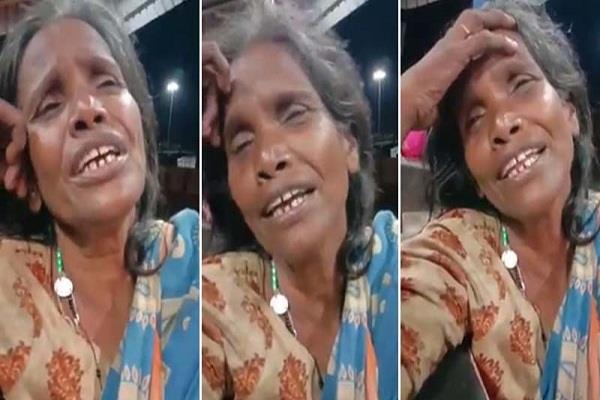 Woman Sings Lata Mangeshkar's Popula'Ek Pyaar Ka Nagma