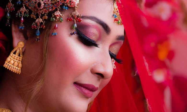 Keep these things in mind during bridal makeup in summer