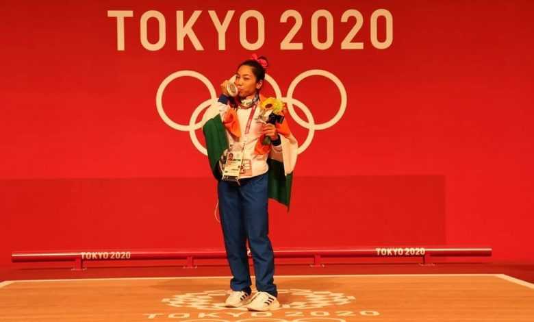 टोक्यो ओलंपिक में पहले ही दिन भारत को मिला पहला मेडल, देश की महिलाओं ने किया नारी शक्ति का प्रदर्शन