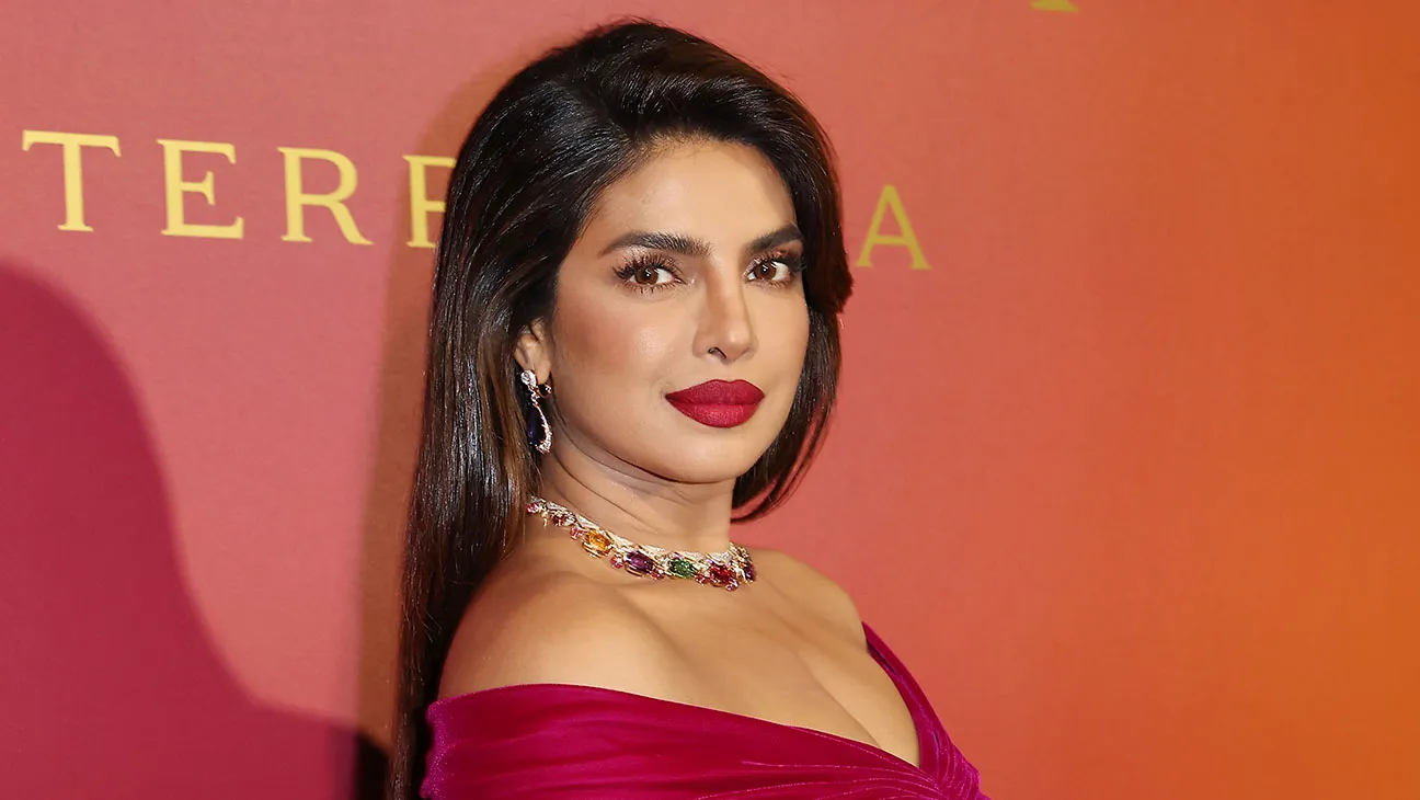 Priyanka Chopra Birthday Special: आसान नहीं था बॉलीवुड से हॉलीवुड का सफर, प्रियंका चोपड़ा ने शेयर किया था डरावना एक्सपीरियंस, जानें एक्ट्रेस ने कैसे चमकाई अपनी किस्मत 3 Priyanka Chopra Birthday Special