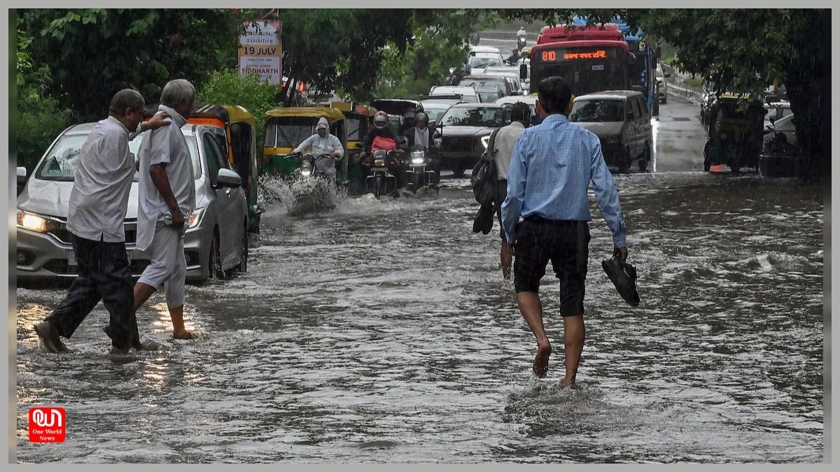 Delhi Rains: दिल्ली-एनसीआर में झमाझम बारिश से सड़कों पर जलभराव, जाम से जूझ रहे लाेग, जानें आज कहां-कहां होगी बारिश 1 delhi rains