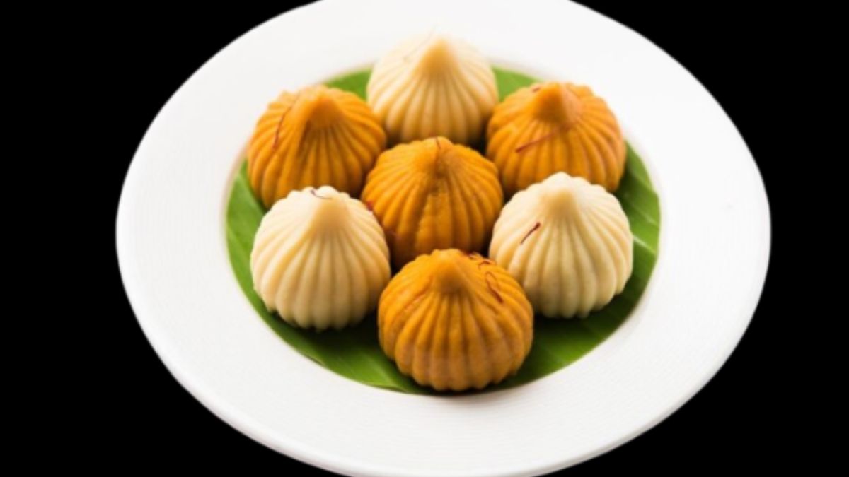 Ganesh Chaturthi Special Modak: गणेश चतुर्थी पर बप्पा को 10 दिनों तक भोग में लगाएं अलग अलग तरह के मोदक, प्रसन्न हो जाएंगे गजानन 15 ganesh chaturthi modak special 2