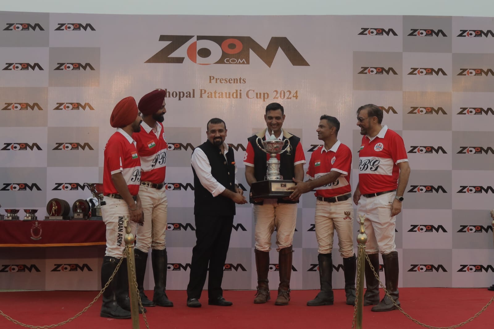 Sharmila Tagore Attended Bhopal Pataudi Cup Tournament: शर्मिला टैगोर ने दिल्ली में आयोजित भोपाल पटौदी कप टूर्नामेंट में भाग लिया, ये लोग भी रहें मौजूद 4 Sharmila Tagore Attended Bhopal Pataudi Cup