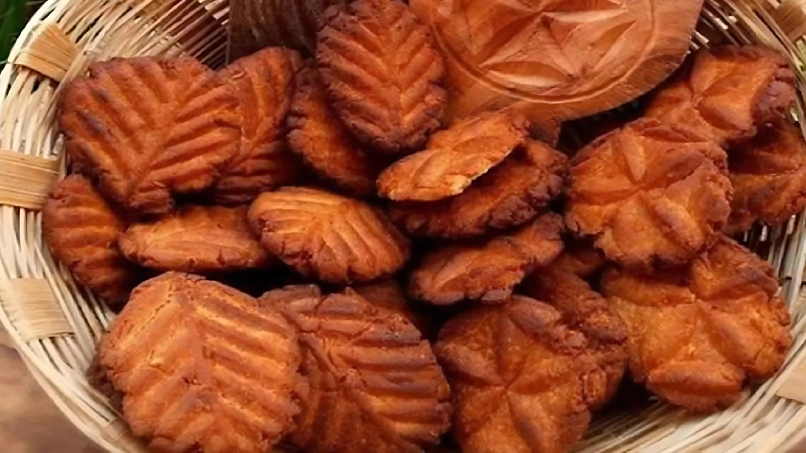 Chhath Puja Special Recipe: इन व्यंजनों के बिना अधूरा हैं छठ का महापर्व, जानिए इस त्योहार की खास रेसिपी 5 Thekua Recipe