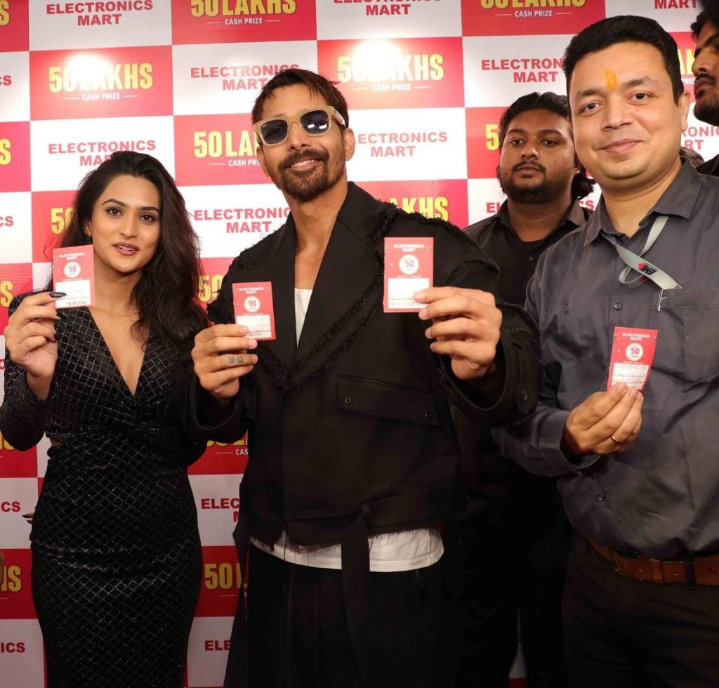 Electronics Mart Bumper Draw: अभिनेता हर्षवर्द्धन राणे व अभिनेत्री सांची ने बांटे इलेक्ट्रॉनिक्स मार्ट के 'लकी ड्रा' विजेताओं को पुरस्कार, ये रही इनामी राशि 5 Electronics Mart Bumper Draw: अभिनेता हर्षवर्द्धन राणे व अभिनेत्री सांची ने बांटे इलेक्ट्रॉनिक्स मार्ट के 'लकी ड्रा' विजेताओं को पुरस्कार, ये रही इनामी राशि