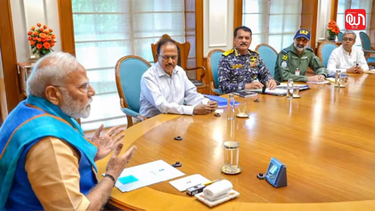 PM Modi: LoC पर बढ़ते खतरे के बीच हाई अलर्ट, प्रधानमंत्री की अगुवाई में सेना प्रमुखों की बैठक 1 PM Modi