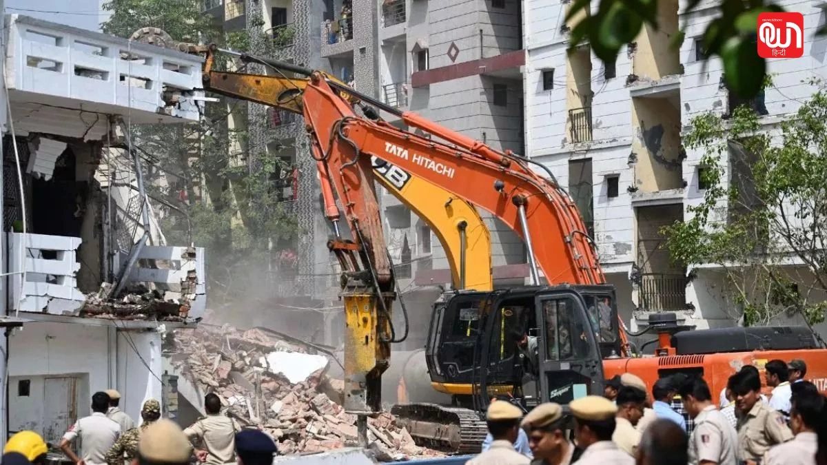 Bulldozer Action: दिल्ली में गरजा बुलडोजर, अवैध निर्माण पर प्रशासन का बड़ा एक्शन 1 Bulldozer Action