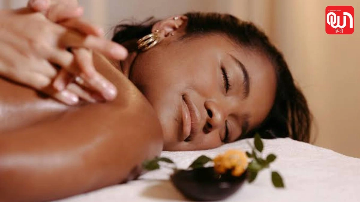 Face Massage in Summer: गर्मियों में 5 मिनट का फेस मसाज रूटीन, ढीली त्वचा और फाइन लाइन्स पर मिल सकती है राहत 1 Face Massage in Summer
