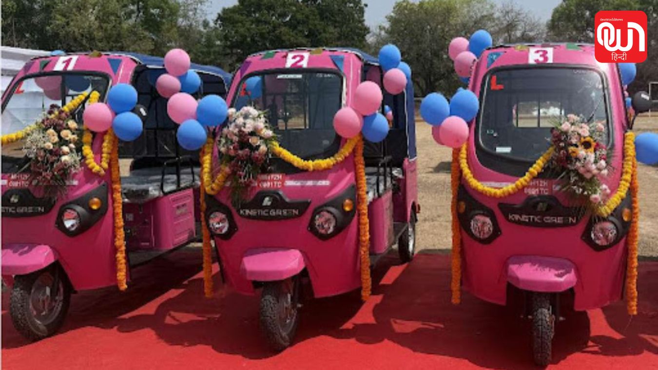 Pink E Rickshaw Women: पिंक ई-रिक्शा के जरिए महिलाओं को आत्मनिर्भर बना रहा गोडरेज ब्लॉक, हर तरफ हो रही तारीफ 1 Pink E Rickshaw Women