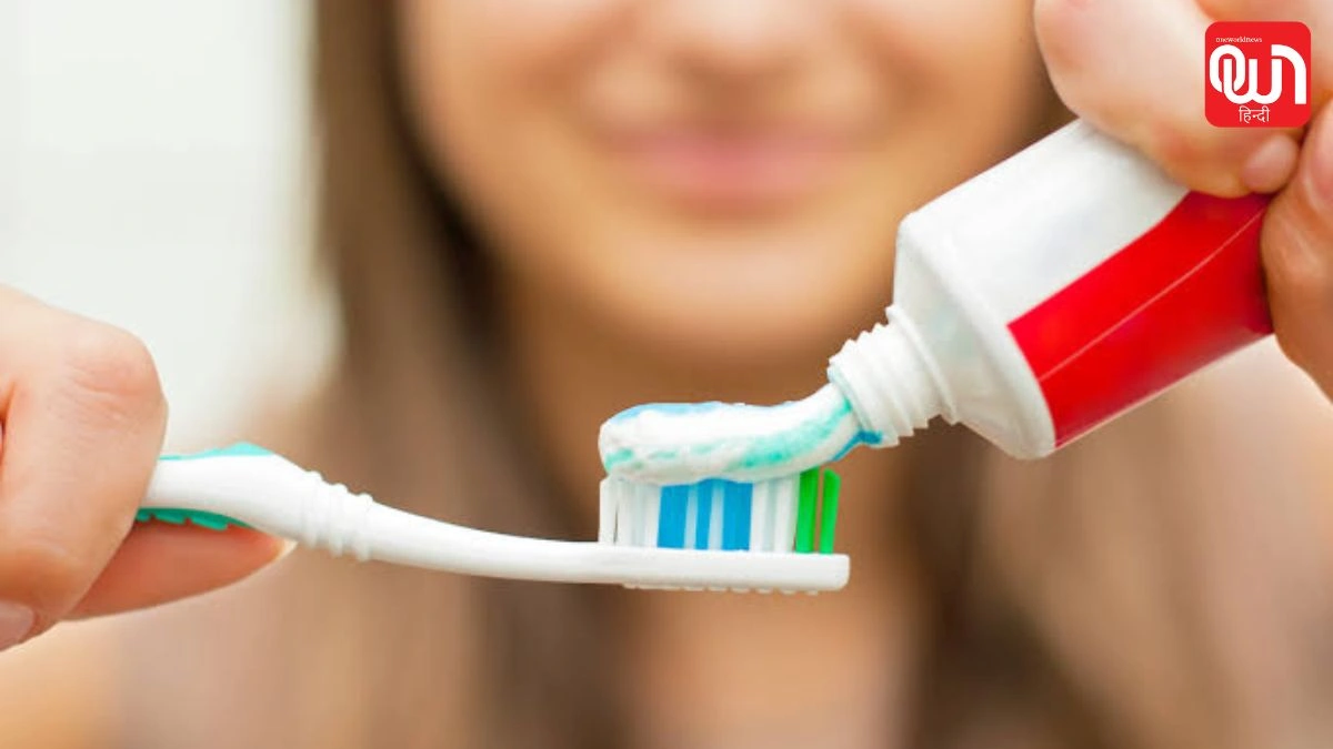 Toothpaste Uses: खत्म हो गई टूथपेस्ट? ट्यूब में बचा पेस्ट कर सकता है कई घरेलू समस्याओं का समाधान 1 Toothpaste Uses