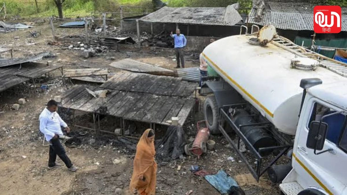 Ahmedabad Firecracker Factory Blast: अहमदाबाद में पटाखा फैक्ट्री ब्लास्ट का बढ़ा मौत का आंकड़ा, इलाज के दौरान एक और व्यक्ति ने तोड़ा दम 1 Ahmedabad Firecracker Factory Blast