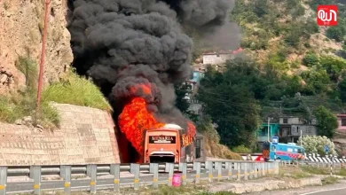 Amarnath Yatra Bus Fire: अमरनाथ यात्रियों की भरी बस में अचानक लगी भीषण आग, खिड़कियों से कूदकर लोगों ने बचाई जान 9 Amarnath Yatra Bus Fire
