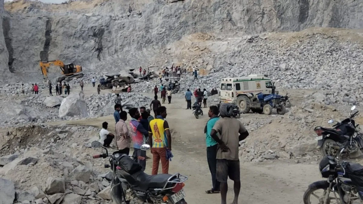 Rock Collapses At Stone Quarry In Bengaluru: पत्थर की खदान में चट्टान गिरने से सात मजदूरों की मौत, बेंगलुरु में बड़ा हादसा 1 Rock Collapses At Stone Quarry In Bengaluru
