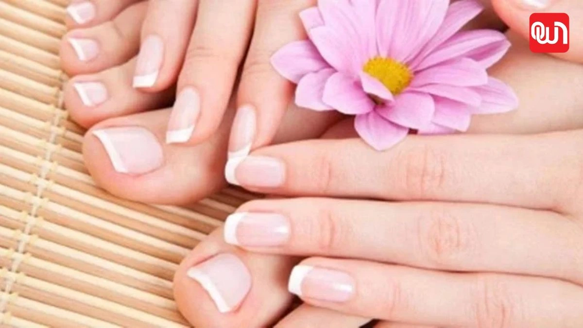 DIY Nail Whitening: खूबसूरत और चमकदार नाखूनों के लिए आजमाएं टूथपेस्ट का ये घरेलू उपाय 1 DIY Nail Whitening