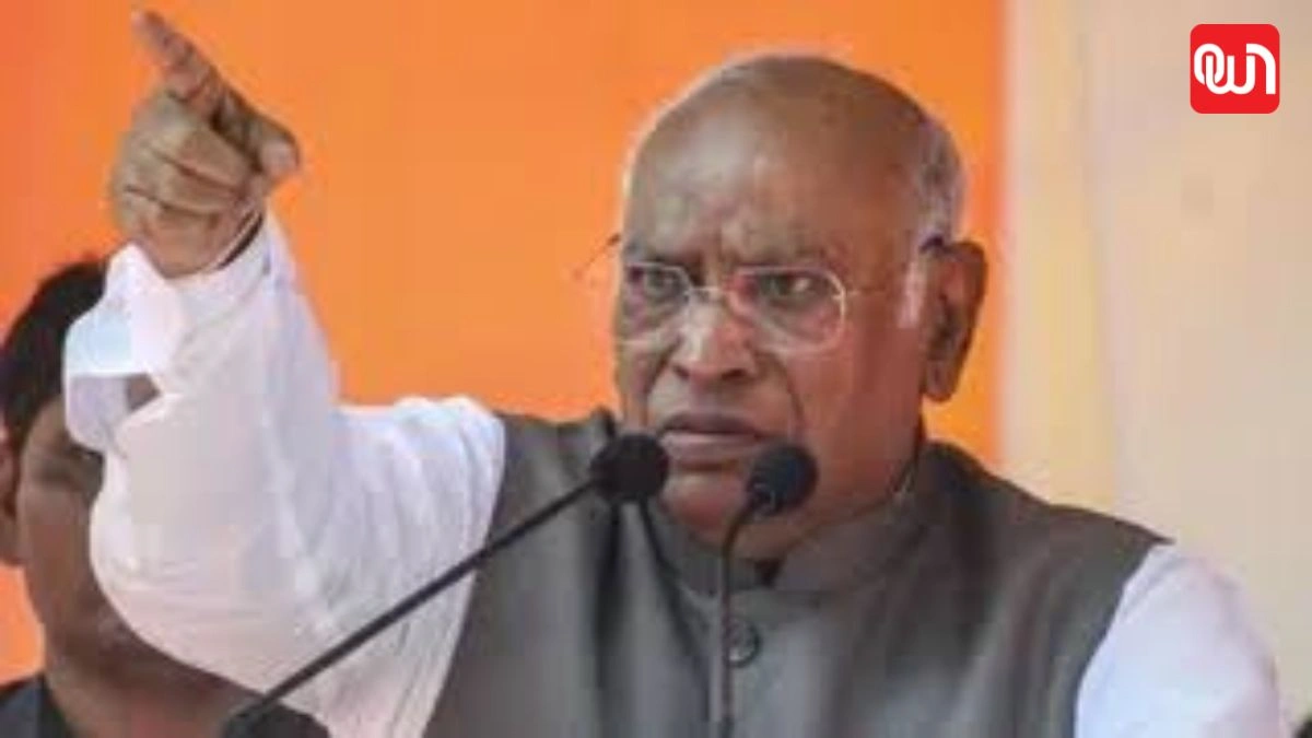 Mallikarjun Shuddhikaran Controversy: हल्द्वानी में खरगे के मंच का ‘शुद्धिकरण’! गंगाजल छिड़कने पर संसद तक पहुंचा विवाद 1 Mallikarjun Shuddhikaran Controversy