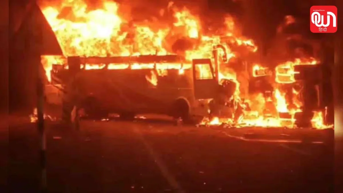Uttar Pradesh News: नोएडा से महोबा जा रही बस में अचानक लगी आग, 9 जिंदा जले; कई ने कूदकर बचाई जान 1 Uttar Pradesh News