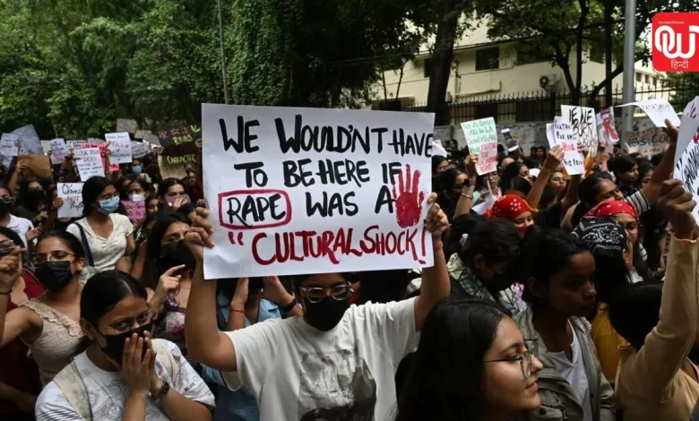 Delhi Women Safety: कपड़े, समय और बाहर निकलने की पाबंदियों पर महिलाओं का सवाल, जानें पूरा मामला 1 Delhi Women Safety